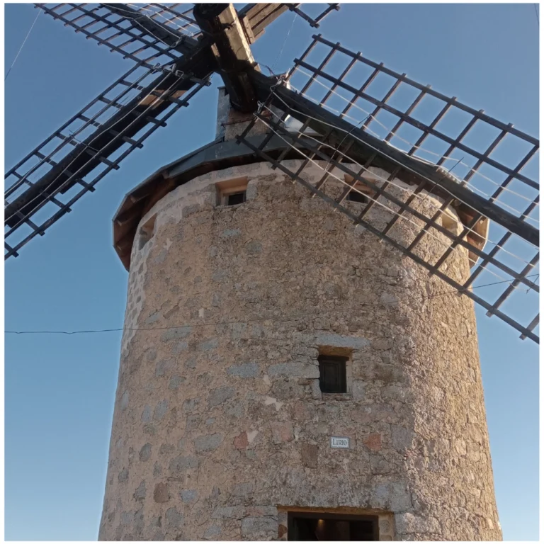 Molino de Viento Lirio (Cerro del Águila), Las Ventas con Peña Aguilera